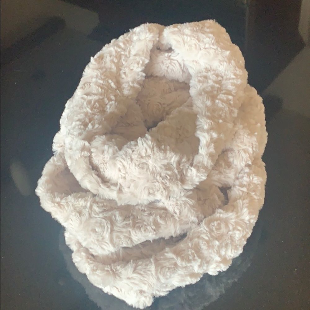 NWT Loft Rosebud Furry Infinity Scarf
